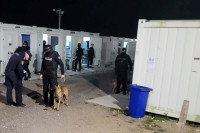 Policija tražila oružje u migrantskom kampu Lipa