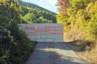 Nova akcija na Kosovu: Policija prokopala puteve i postavila barijere