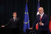 Makron: Što se tiče Francuske, suspendovana je liberalizacija viza za Kosovo