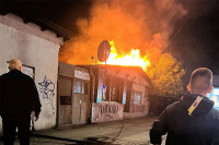 Пожар букнуо у београдској кафани, чуле се и детонације (ВИДЕО)