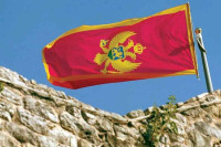 Црногорци вјерују предсједнику, али не и политичким партијама