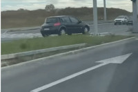 Opasna vožnja u Beogradu, žena vozi u kontrasmjeru (VIDEO)