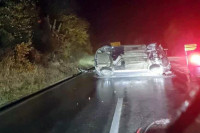 Teška saobraćajka kod Rogatice, auto završio na krovu