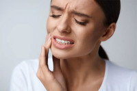 Prirodan lijek za zubobolju: Upotrijebite ova dva začina