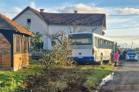 Autobus sletio sa puta i udario u kuću u Bijeljini