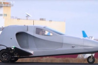 Летећи спортски аутомобил успјешно обавио први лет (VIDEO)