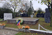 Српски интелектуалци траже враћање спомен-плоче на њено мјесто