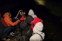 Policija spasila 28 ilegalnih migranata iz poplavljene šume (FOTO, VIDEO)