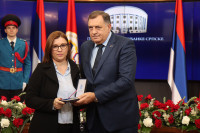 Dodik uručio posthumna odlikovanja za zaslužne borce