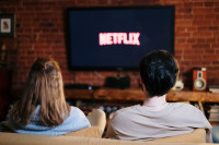 "Netflix" отказао пет серија, остале ће каснити са емитовањем
