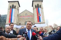 Dodik: Kumstvo hramu velika čast za mene i moju porodicu