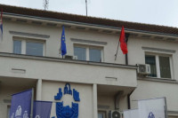 U Bujanovcu i Preševu postavljene zastave na zgradama opštine
