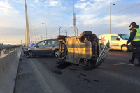 Sudar pet automobila i autobusa, povrijeđene četiri osobe (FOTO)