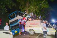 Autobus udario u drvo, poginulo 14 ljudi