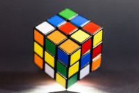 Зворник се спрема за Међународно такмичење у слагању Рубикове коцке