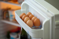 Ево због чега јаја не треба држати у фрижидеру