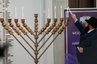 Poslanik aparatom za gašenje požara gasio svijeće upaljene za Hanuku