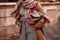 Tri načina da nosite zimski šal i da izgledate top FOTO