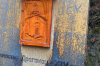 Недалеко од манастира Драганац освануо натпис "ОВК"
