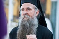 Митрополит Јоаникије позвао на обнову манастирског конака