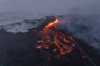 Ерупција вулкана види се и из 40 километара удаљеног Рејкјавика (ФОТО)