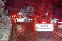 Mećava napravila haos na Zlatiboru: Ogromni zastoji i saobraćajni kolaps