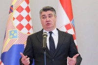 Милановић честитао Божић уз критике извршној власти