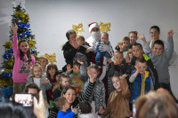 Djed Mraz poklonima obradovao mališane u Kozarskoj Dubici