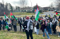 Propalestinske demonstracije ispred domova Lojda Ostina i Džejka Salivena