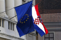 Oprečni stavovi Hrvata o deset godina u Uniji: Elita hvali, a narod kudi članstvo u EU