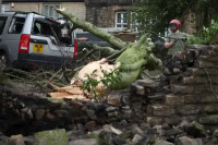 Tornado oštetio oko 100 domova, hiljade ostalo bez struje