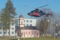 Полицијски хеликоптер довезао Дједа Мраза у Залужане