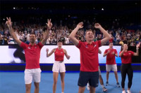 Đoković, Danilović i teniski tim Srbije dočekali Novu godinu na terenu VIDEO