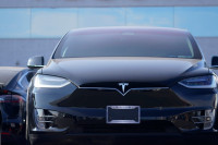 “Tesla” povlači više od 1,6 miliona vozila
