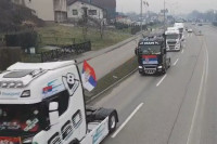Desetine kamiona u defileu povodom Badnjeg dana