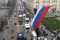 Камиони окићени заставама и бадњацима на улицама Бањалуке