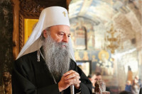 Патријарх Порфирије служи божићну литургију у Пећкој патријаршији