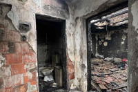 Оцу и сину из Бијељине у потпуности изгорјела кућа, потребна им је помоћ хуманих људи