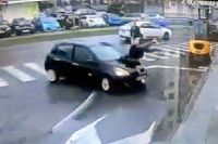 Stravičan snimak gaženja žene na pješačkom prelazu, vozač uhapšen (VIDEO)