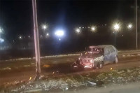 Stravična nesreća: Autom udarili u most, poginula djevojka