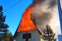 Ватра прогутала викендицу (ВИДЕО)