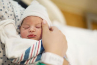 U Srpskoj rođeno 26 beba: U Nevesinju majka rodila šesto dijete