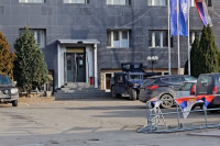 Ispred opštine Leposavić uklonjene zastave Srbije i UN