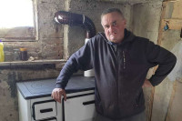 Miloradu Novakoviću iz Bihaća potrebna pomoć: U hladnom podrumu čeka bolje dane VIDEO/FOTO