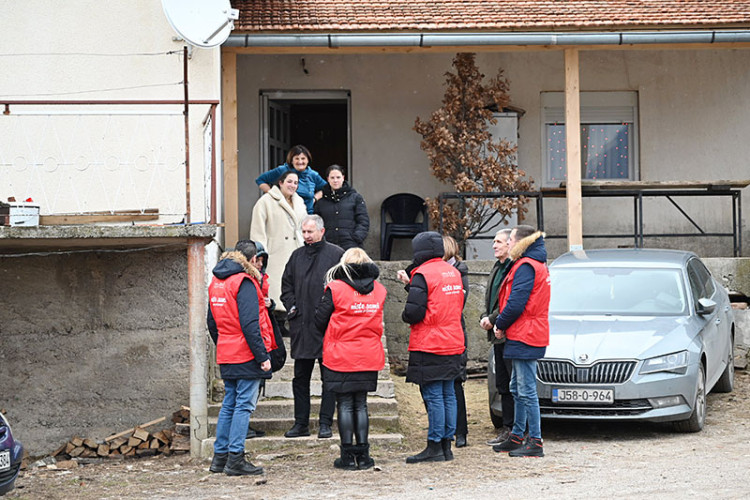Kompanija "m:tel" uručila pomoć mještanima Glamoča i Bosanskog Grahova