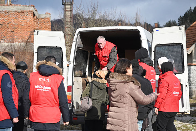 Kompanija "m:tel" uručila pomoć mještanima Glamoča i Bosanskog Grahova