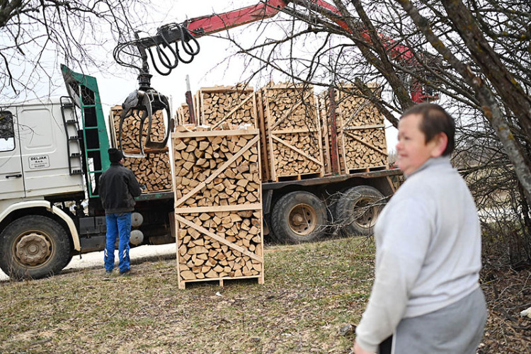 Kompanija "m:tel" uručila pomoć mještanima Glamoča i Bosanskog Grahova