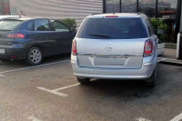 Banjaluka: Autom zauzeo dva parking mjesta