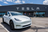 Tesla opoziva gotovo 2,2 miliona automobila, razlog je bizaran