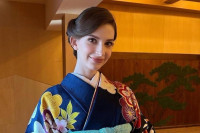 Mis Japana porijeklom iz Ukrajine odrekla se titule nakon što je časopis razotkrio njenu aferu